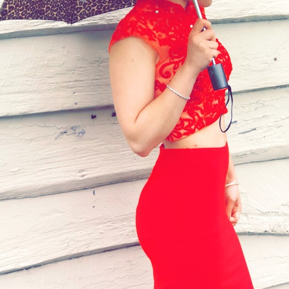 Prom dress size 2 worn 2 times. - Picture 1 of 4